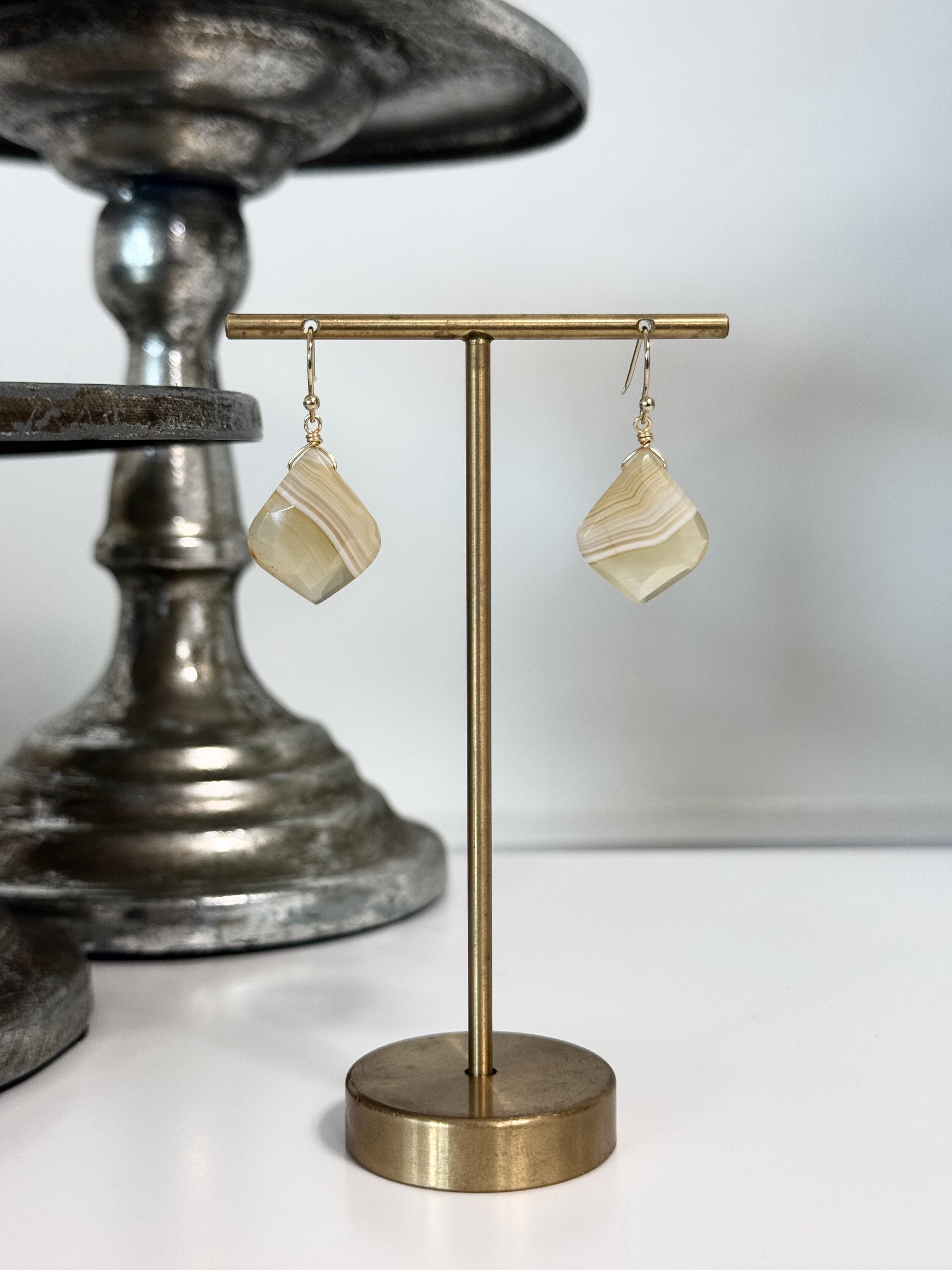 イエローオパールのリーフシェイプピアス〈14kgf  K10  K18〉