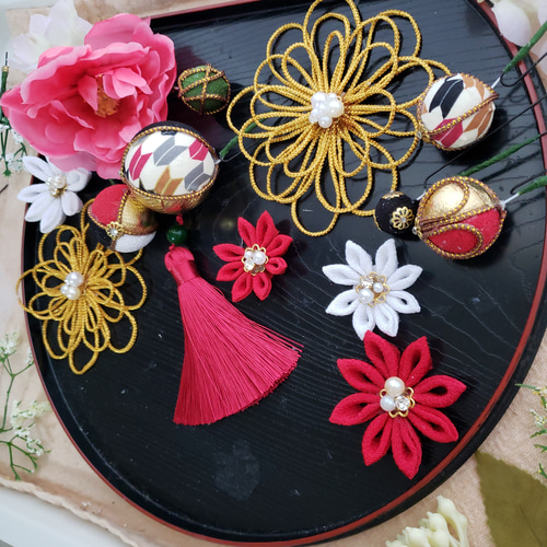 ちりめんボール メタリックヤーン つまみ細工 タッセル 牡丹 髪飾り