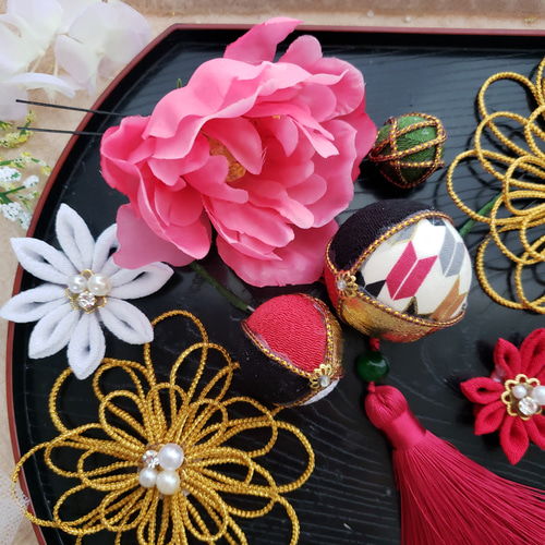 ちりめんボール メタリックヤーン つまみ細工 タッセル 牡丹 髪