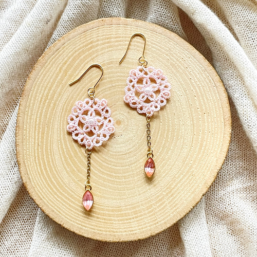 さくらピアス 春 パール ゆらゆら レース 桜色の丸いレースと揺れるはなびら「星華〜花霞〜」 タティング