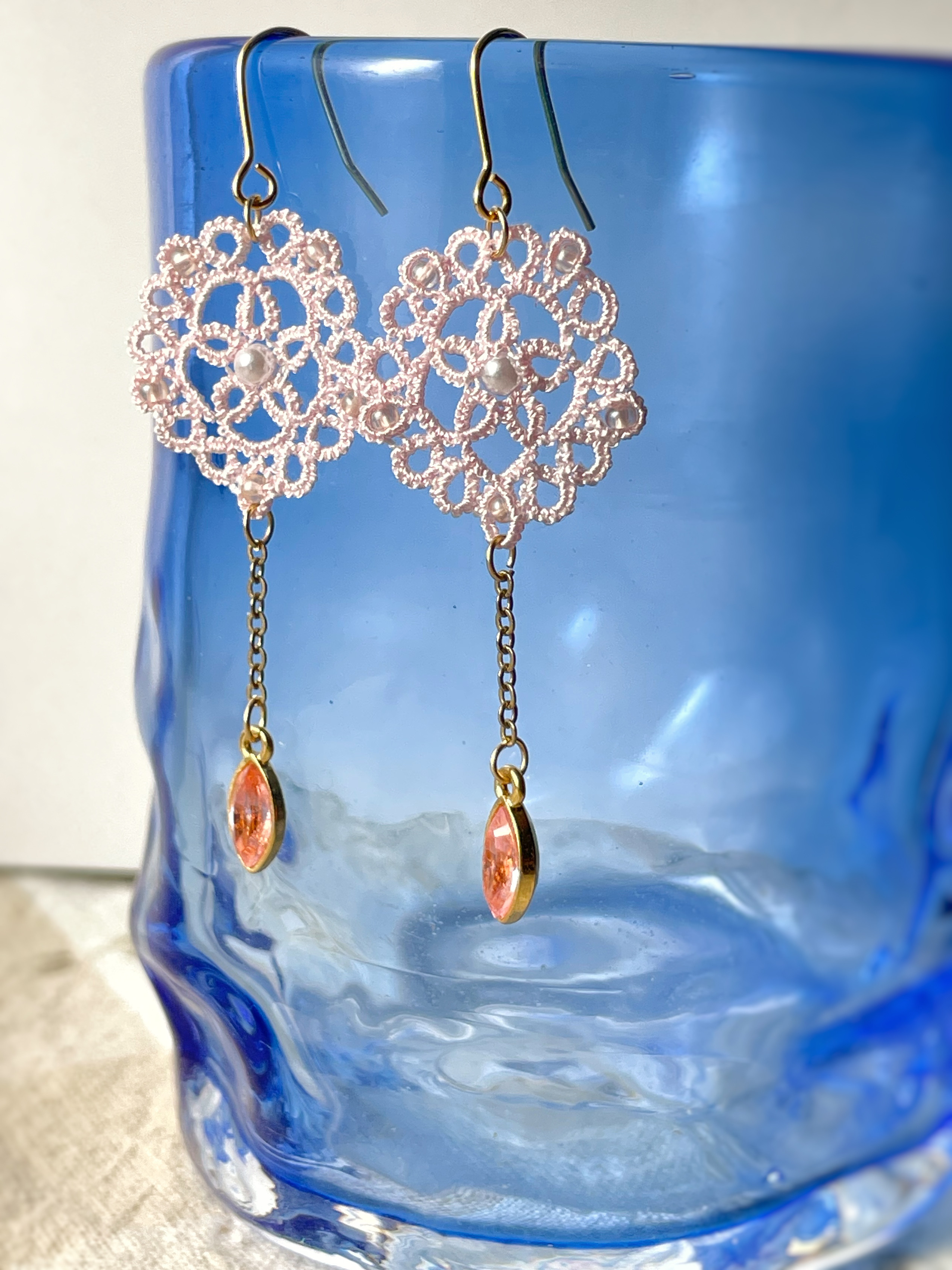 桜色の丸いレースと揺れるはなびら「星華〜花霞〜」 タティング