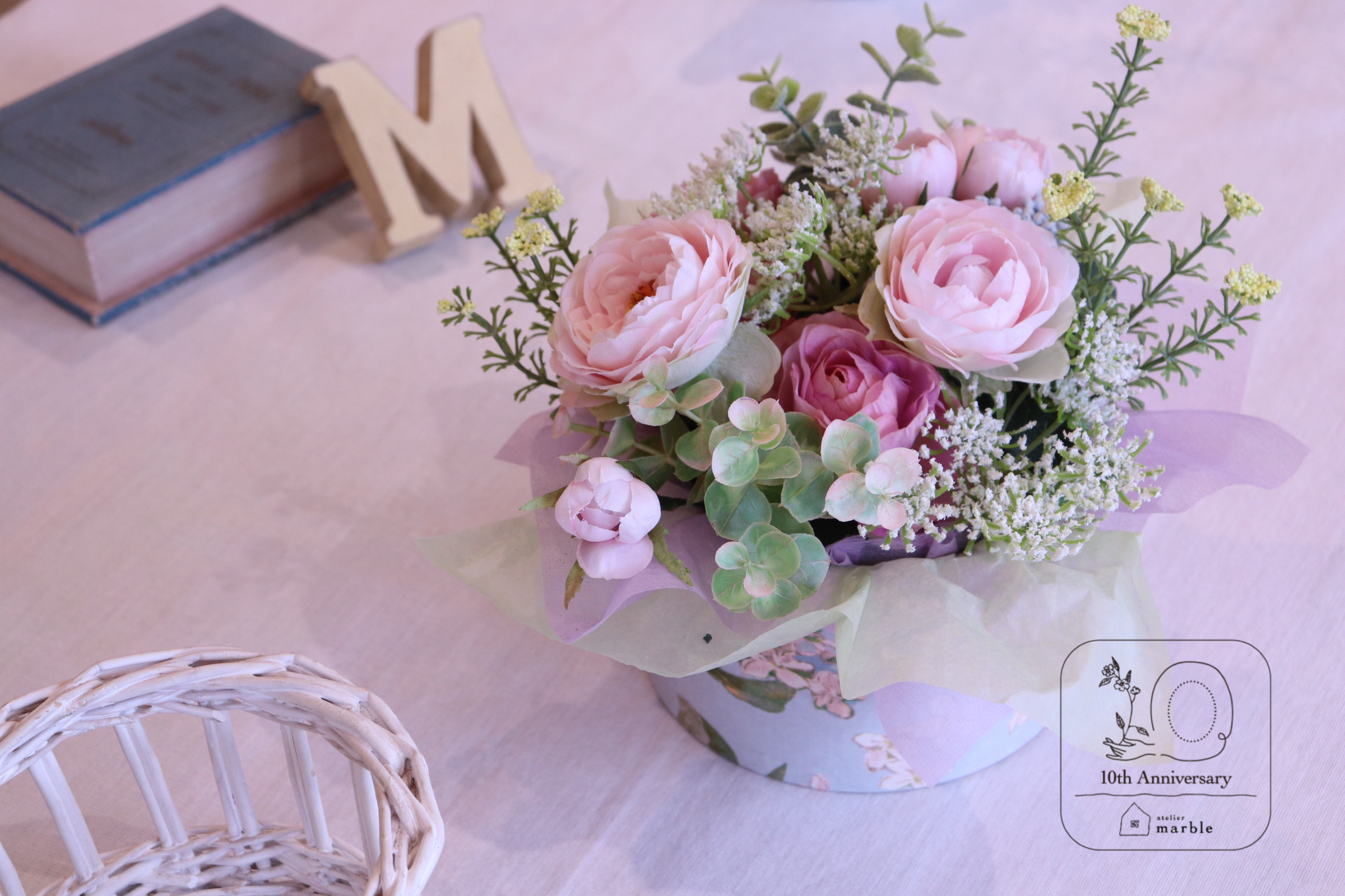 やさしいパステルカラーのアレンジ　　枯れない花