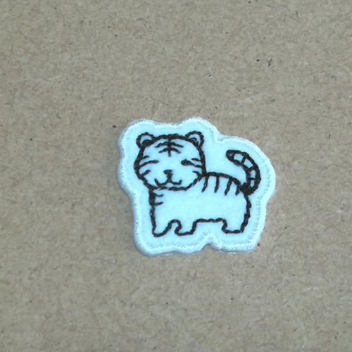 かわいいとらの手刺繍風ワッペン白虎/干支寅 トラ 虎 ワッペン