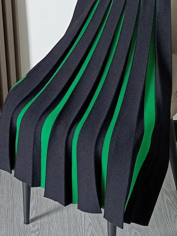 ニットカラープリーツスカート　グリーン×ブラック 2枚目の画像