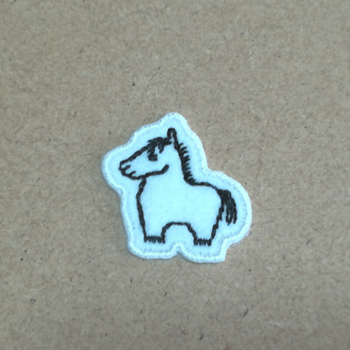 かわいいうまの手刺繍風ワッペン/干支午 ウマ 馬 ワッペン・アップリケ