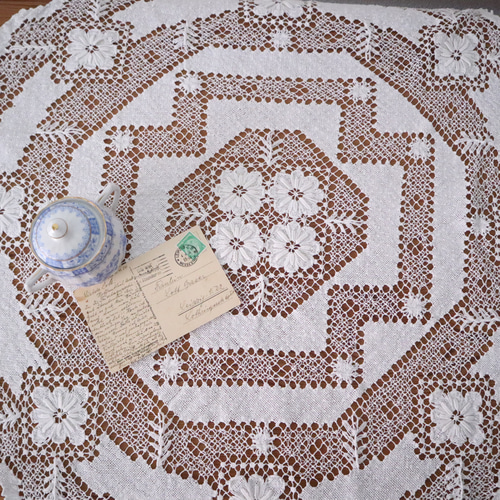 ドイツの手仕事/細やかな手編み タスカニーレース テーブルクロス