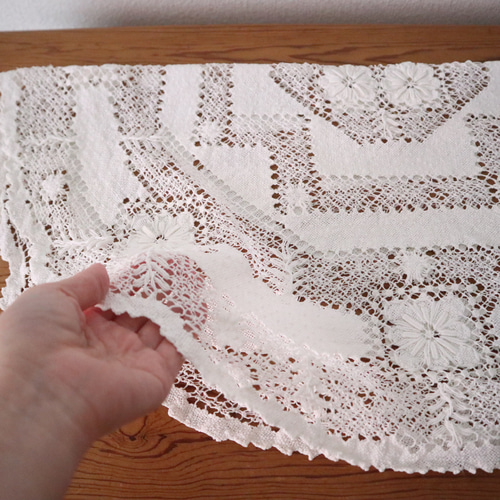 ドイツの手仕事/細やかな手編み タスカニーレース テーブルクロス