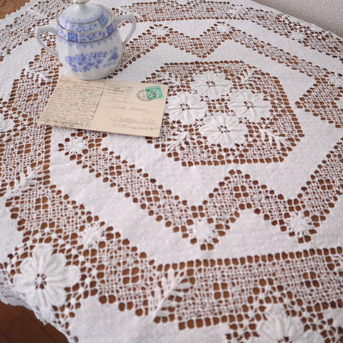 ハンドワークコットンフィレレース　フリークロス ドイツの手仕事/細やかな手編み タスカニーレース テーブル