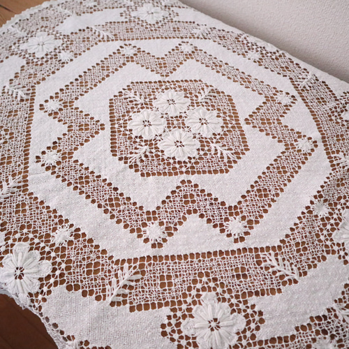 ドイツの手仕事/細やかな手編み タスカニーレース テーブルクロス