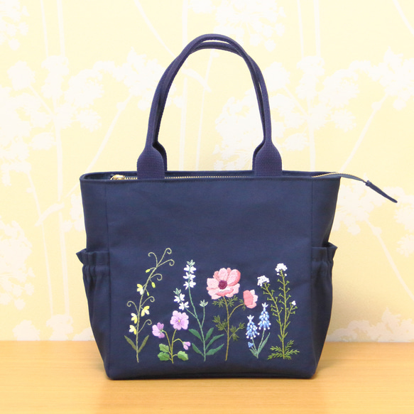 マリークワント　ネイビー 花刺繍 トートバッグ 帆布の刺繍トートバッグ 春の野花 ロイヤルネイビー トート