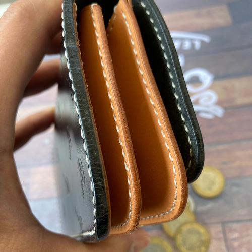 トラッカーウォレット】メンズ財布 牛ヌメ革にロゴ刻印を