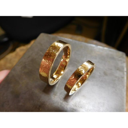鍛造 結婚指輪 ゴールド 18金 k18 槌目 平打ちリング メンズ4.5
