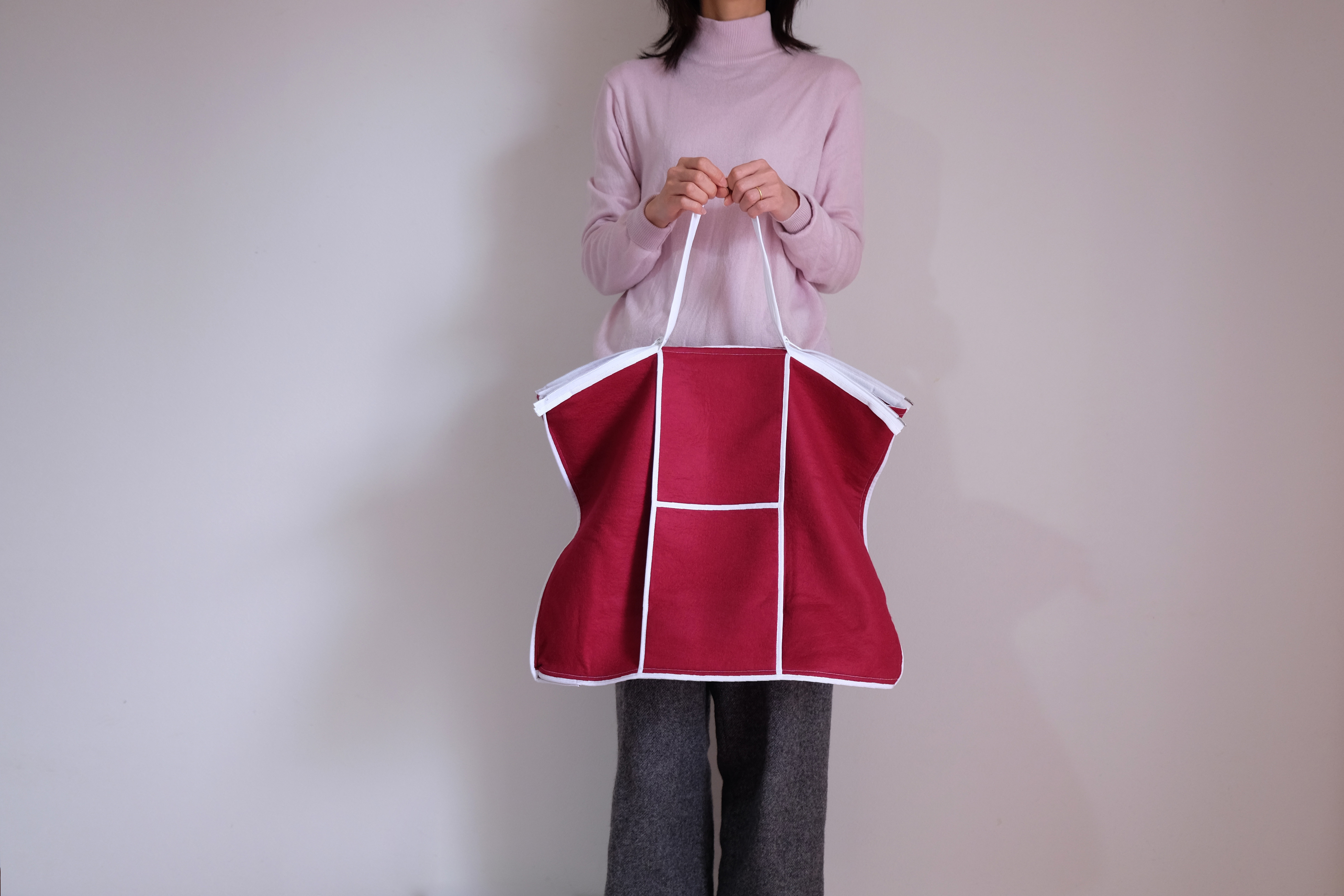 温かみのある圧縮フェルト/肩掛けマチ付きトートバッグ/A3 A4・大容量【ジップトートバッグ /マゼンタ】