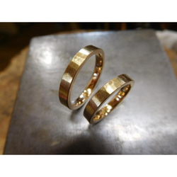 鍛造 結婚指輪 純金 24金 k24 シンプル 槌目 平打ちリング 幅3mm くすみ加工 4枚目の画像
