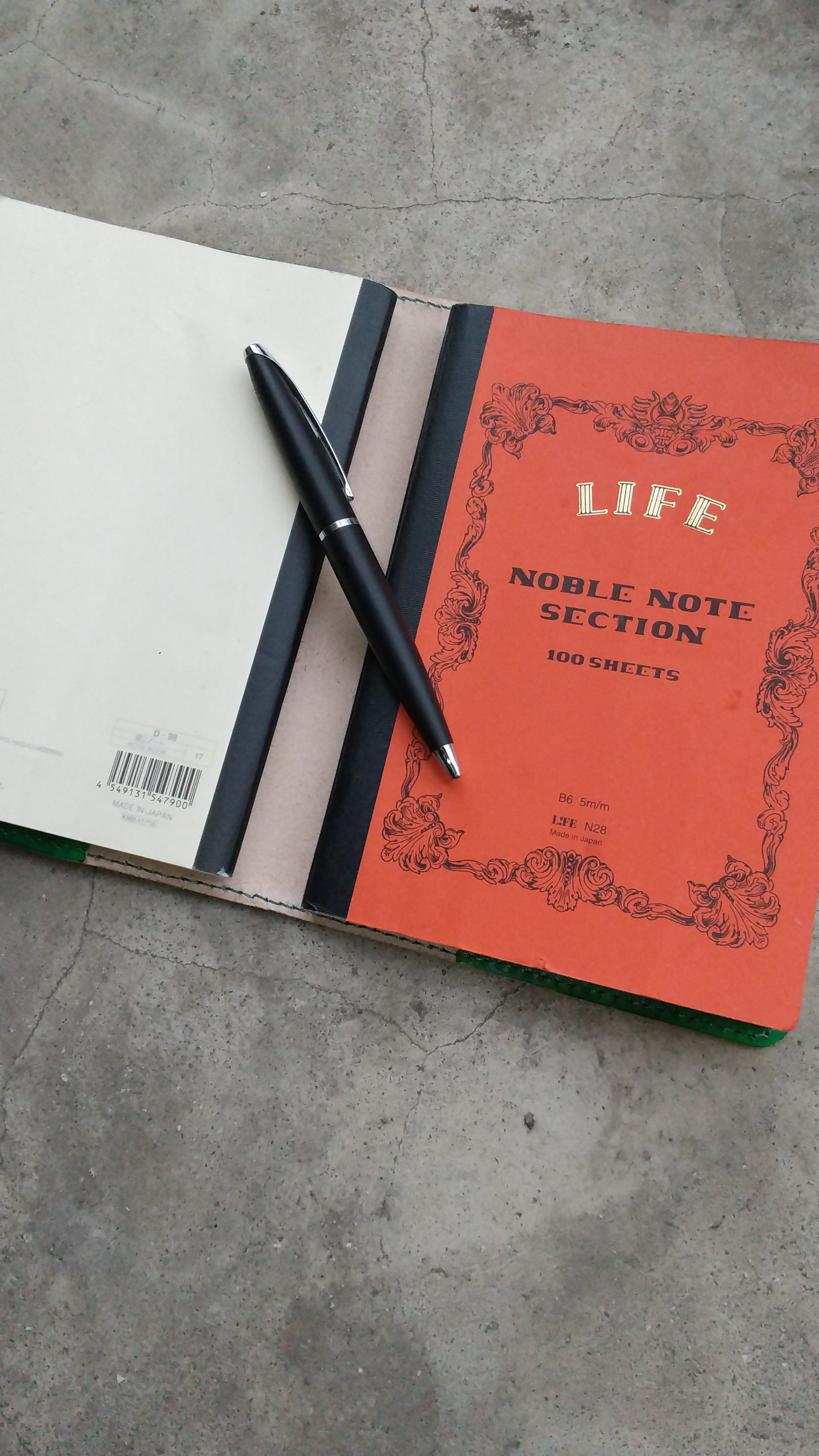 ヌメ革手染めアンティークグリーンのB6対応手帳(ノート)カバー