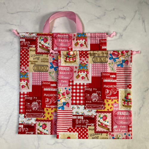 受注制作☆巾着袋2枚セット（スイーツパッチワーク柄） 体操服袋・お  
