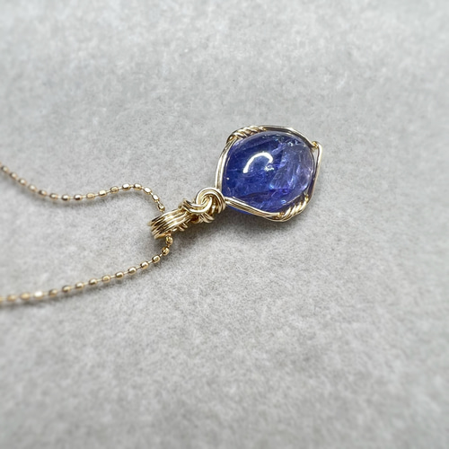 タンザナイトのペンダントトップ✨ワイヤーラッピング✨天然石