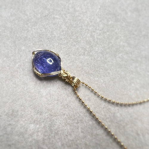 タンザナイトのペンダントトップ✨ワイヤーラッピング✨天然石