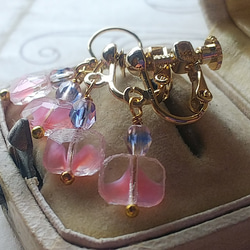 ヴィンテージ　Pinkの小さな蝶々のようなイヤリングまたは14kgfピアス 5枚目の画像
