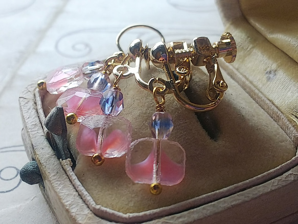 ヴィンテージ　Pinkの小さな蝶々のようなイヤリングまたは14kgfピアス 5枚目の画像