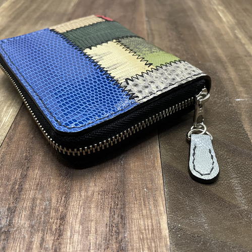 つぎはぎリザード革のラウンドファスナー二つ折り財布（縦型