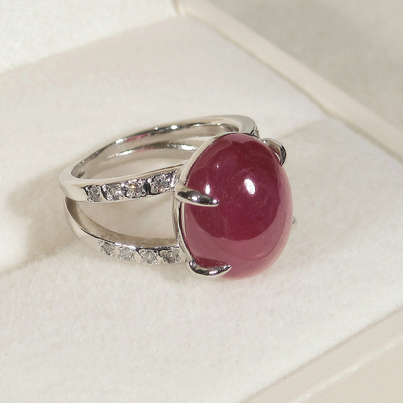 9.84ct天然ルビーとプラチナ（Pt900）、再生ダイヤモンドの指輪
