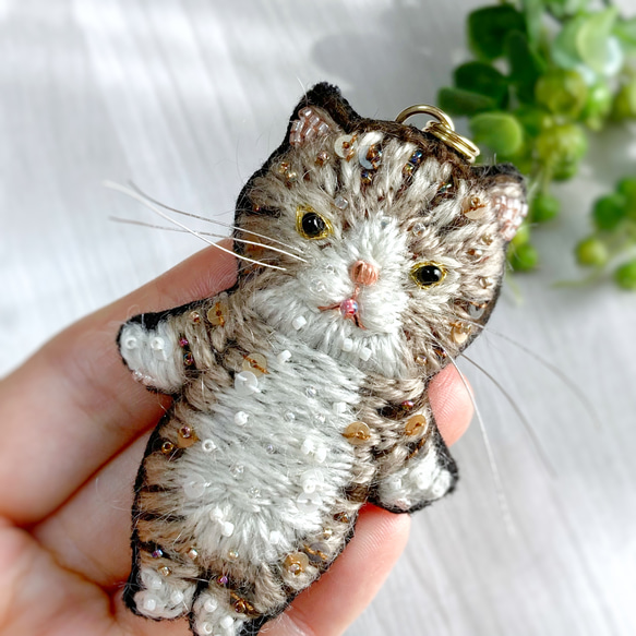 きじしろ猫 刺繍チャーム ビーズ刺繍 オートクチュール刺繍 バッグ