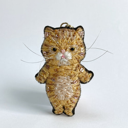 茶トラ猫　刺繍チャーム　ビーズ刺繍　オートクチュール刺繍 2枚目の画像