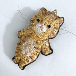 茶トラ猫　刺繍チャーム　ビーズ刺繍　オートクチュール刺繍 4枚目の画像