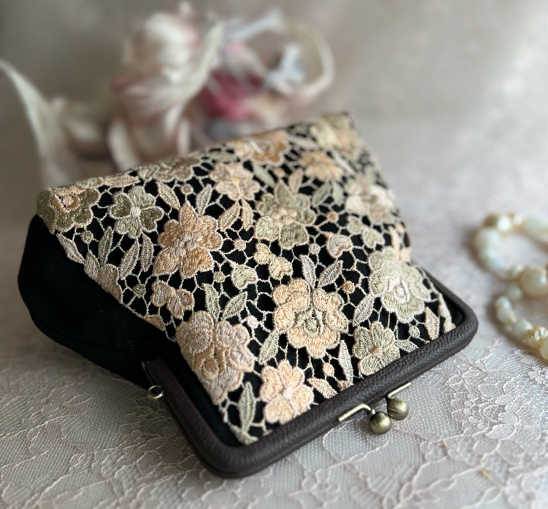 ❤️本革がま口❤️ふっくら素敵ポーチ❤️華やかお花畑❤️高級レース❤️化粧品❤️卒業式　入学式❤️ 5,085円