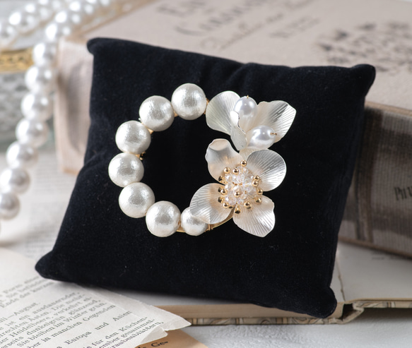 プレシャスゴールドフラワーのブローチ　卒業式 入学式 結婚式 ウェディング　フォーマル　パール 4枚目の画像
