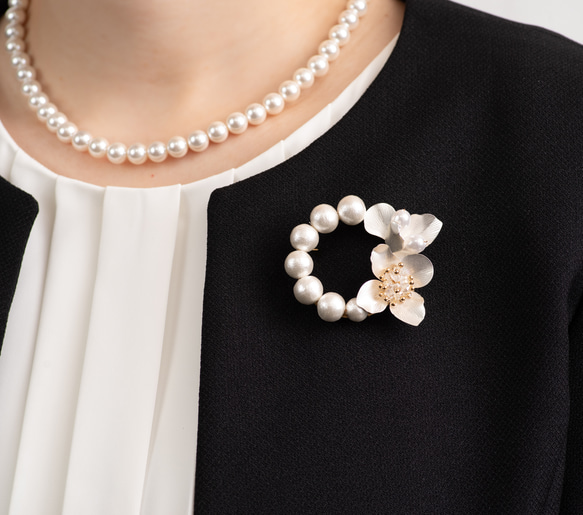プレシャスゴールドフラワーのブローチ　卒業式 入学式 結婚式 ウェディング　フォーマル　パール 9枚目の画像