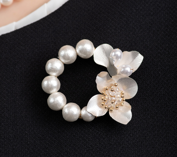 プレシャスゴールドフラワーのブローチ　卒業式 入学式 結婚式 ウェディング　フォーマル　パール 3枚目の画像