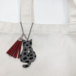 送料無料｜猫とタッセルのバッグチャーム～レオパード柄２色展開-ブラウン／グレー 6枚目の画像