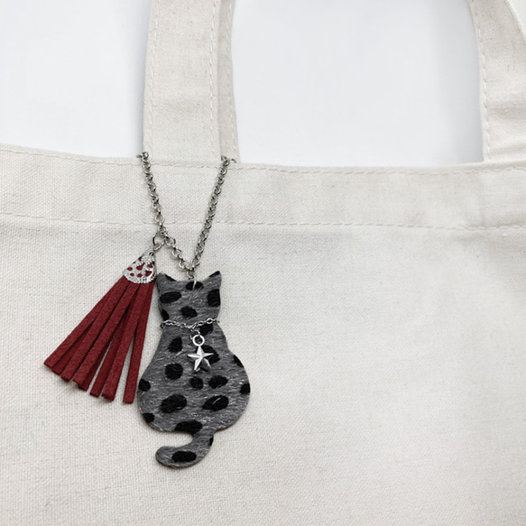 送料無料｜猫とタッセルのバッグチャーム～レオパード柄２色展開-ブラウン／グレー 6枚目の画像