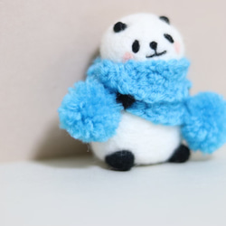 ブルーのマフラーパンダ　羊毛フェルト 1枚目の画像