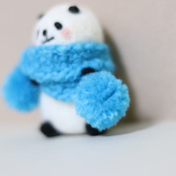 ブルーのマフラーパンダ　羊毛フェルト 3枚目の画像