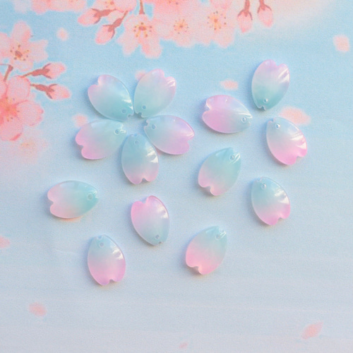 値引きする 新作☆桜花びらのガラスビーズ ブルー、ピンクグラデーション ピアス