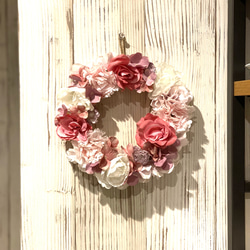 ピンクのお花のふわふわリース　アーティフィシャルフラワー　母の日2023 2枚目の画像