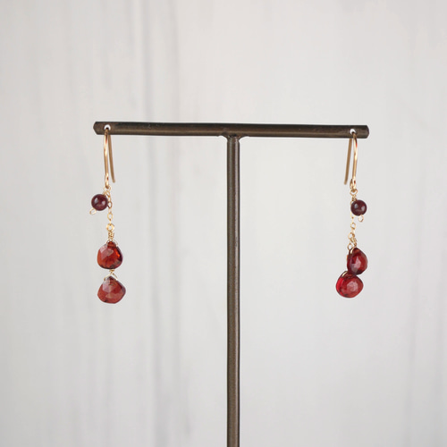 14KGFガーネットとルビーによる宝石の魚ピアス ～Jewelry fish