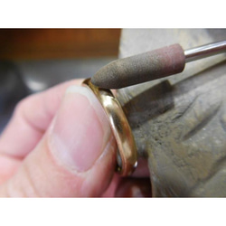 鍛造 結婚指輪 ゴールド 18金 k18 シンプル 甲丸リング 幅3.3mm 光沢仕上げ 5枚目の画像