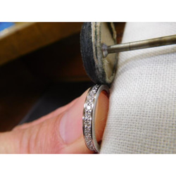 鍛造 結婚指輪 プラチナ pt900 女性 ハーフエタニティリング 男性 甲丸リング 鏡面 5枚目の画像