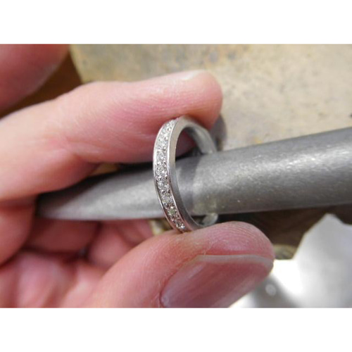 鍛造 結婚指輪 プラチナ pt900 女性 ハーフエタニティリング 男性 甲丸