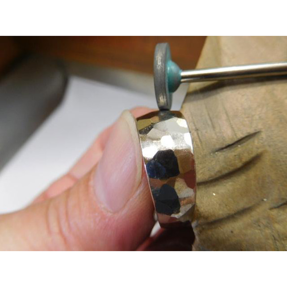 鍛造 結婚指輪 プラチナ1000 純金 純プラチナ k24 槌目 月形 平甲丸リング 男性8.5mm 女性8mm 9枚目の画像