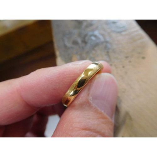 鍛造 結婚指輪 純金 24金 k24 メビウス リング 幅3mm 鏡面＆マット