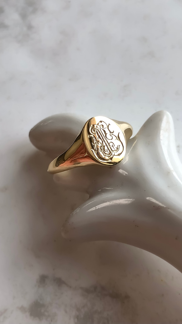 [K10] オーバルS シグネットリング 結婚指輪 イニシャル ペアリング 出産記念 ベビーリング 1枚目の画像