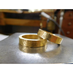 鍛造 結婚指輪 純金 24金 k24 槌目 平打ち リング 太め4mm幅 鏡面仕上げ 9枚目の画像