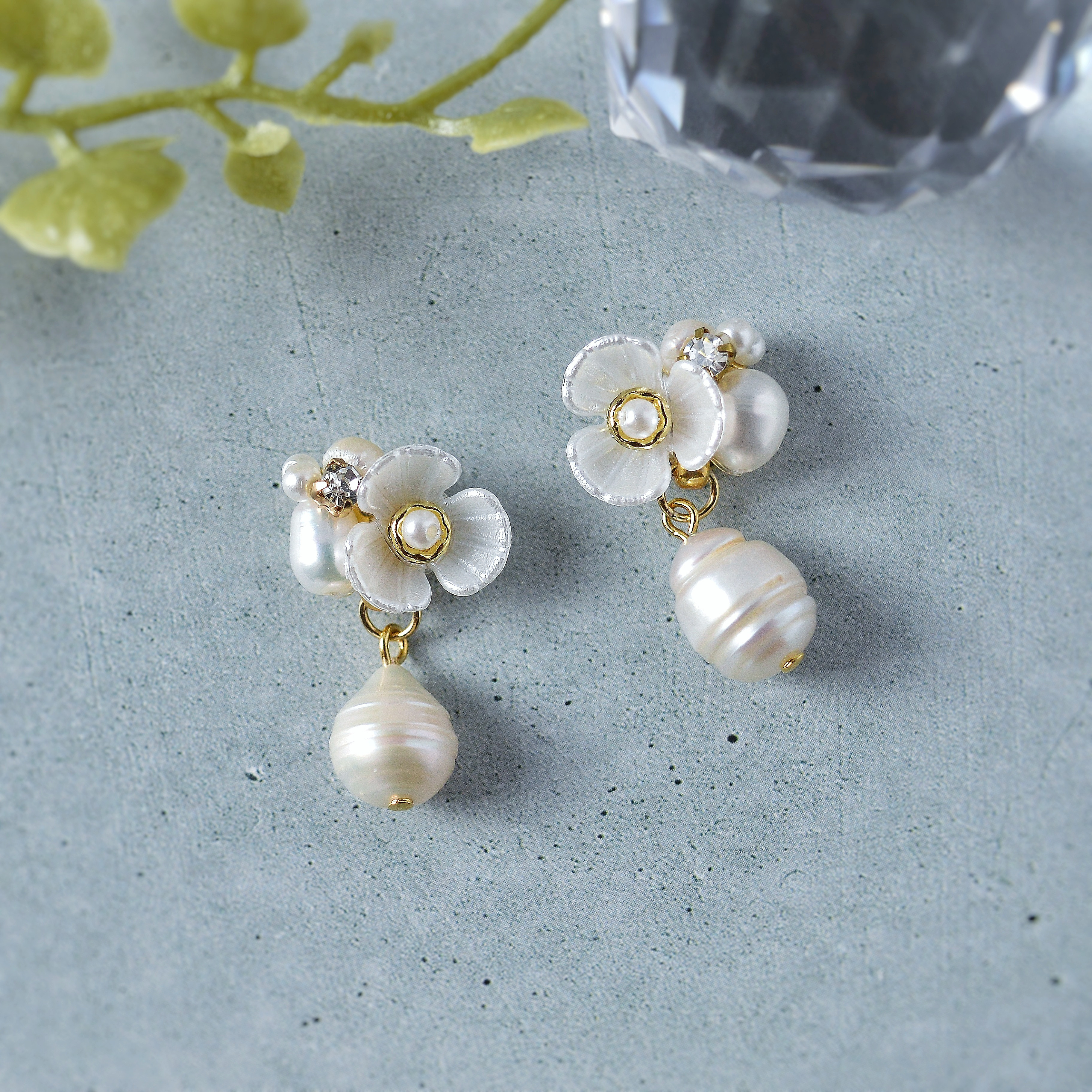 明日は晴れるかな？雲と光の ピアスorイヤリング ホワイト ピアスorイヤリング 明日は晴れるかな？雲と光の ホワイト