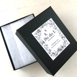 オートクチュールビーズ刺繍ブローチ  うさぎ(黒×アンティークゴールド) 6枚目の画像