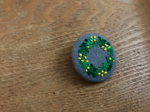 ミモザリース_刺繍ブローチ L_麻 2枚目の画像